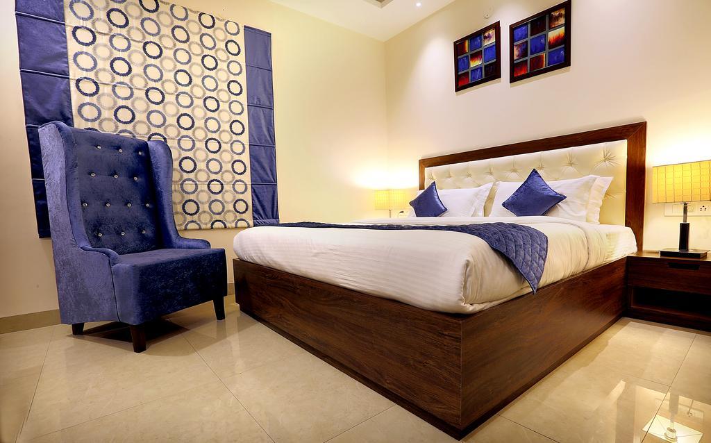 Hotel Rk Grande Ludhiana Rum bild