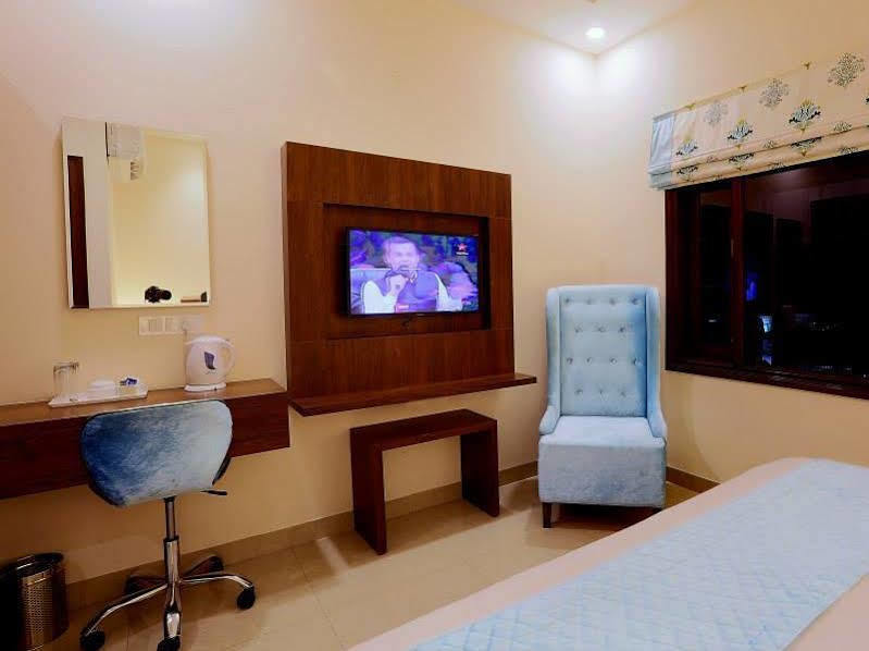 Hotel Rk Grande Ludhiana Exteriör bild